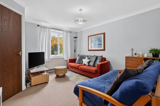 8, Cotts Wood Drive, Guildford photo 4