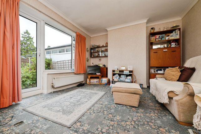 29, Roselands Avenue, Hoddesdon photo 2