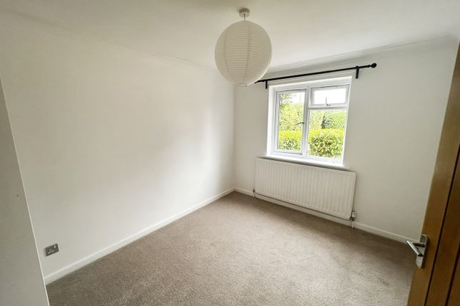 Flat 4, Old Forge Court, Pennington Cross, Lymington photo 5