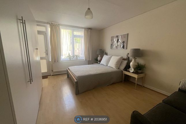 Thumbnail Room to rent in Wolftencroft Close, London
