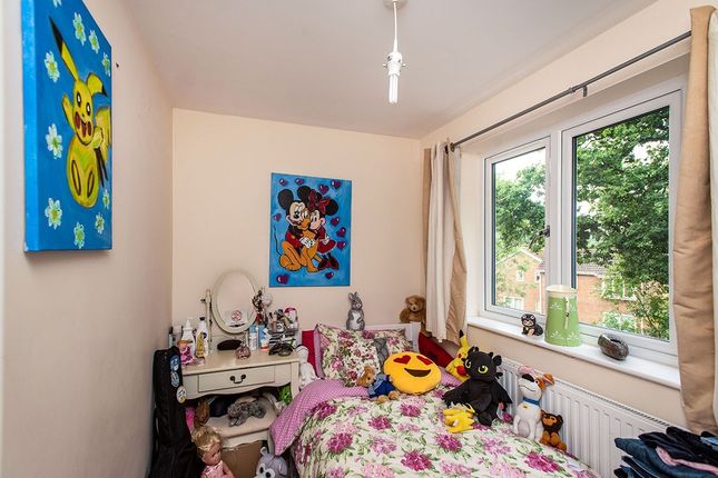 Flat to rent in Romilly Drive, Watford