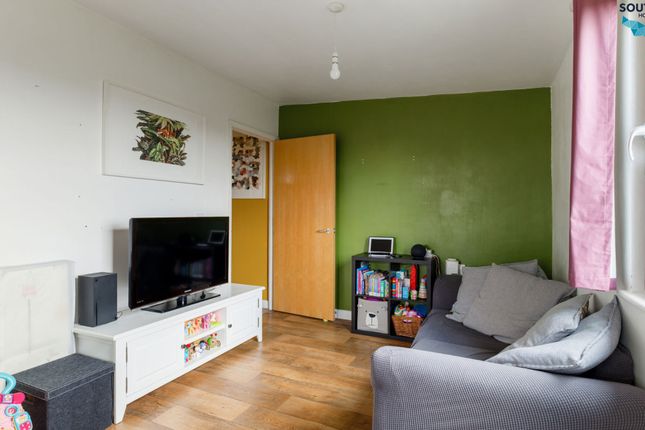 Pipit Court, Teal Close, Enfield, London photo 3