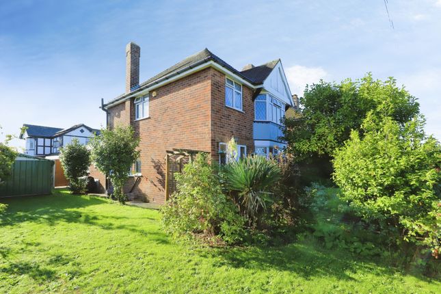 1, Spring Grove Crescent, Worcestershire photo 2