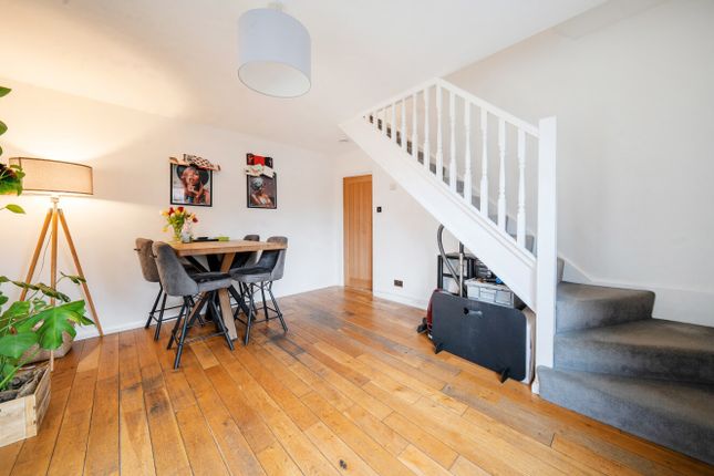 50, Martins Wood, Godalming photo 2