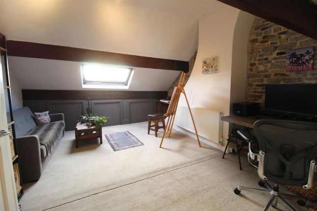 10, Moss Lane, Hyde photo 4