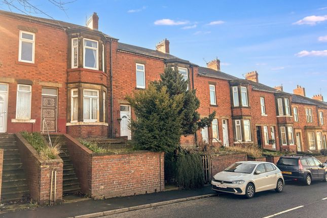 2-bed flat on 3, Lyndhurst Terrace, Newcastle upon Tyne, £90,000