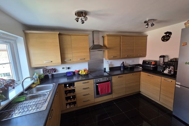 51 Willowdale, Leeds photo 2