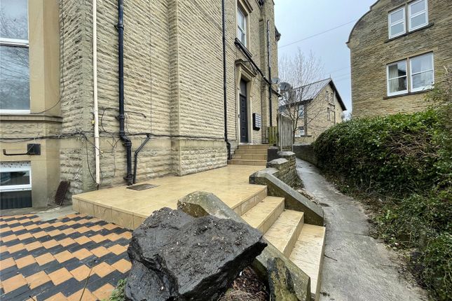 Room to rent in Park Drive, Huddersfield