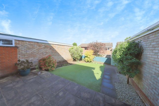 Link-detached house for sale in Selsdon Close, Kidderminster