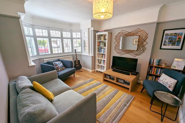 20, Hollies Avenue, West Byfleet photo 3