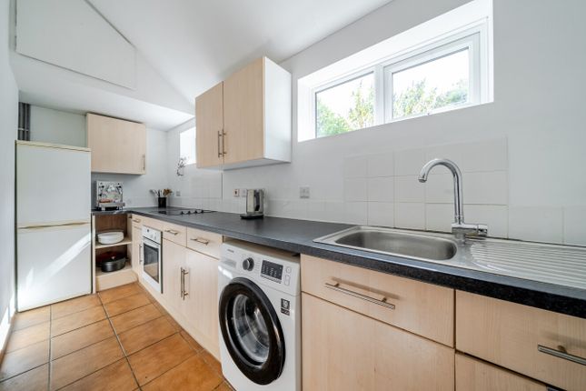 48B, Pendennis Road, London photo 3