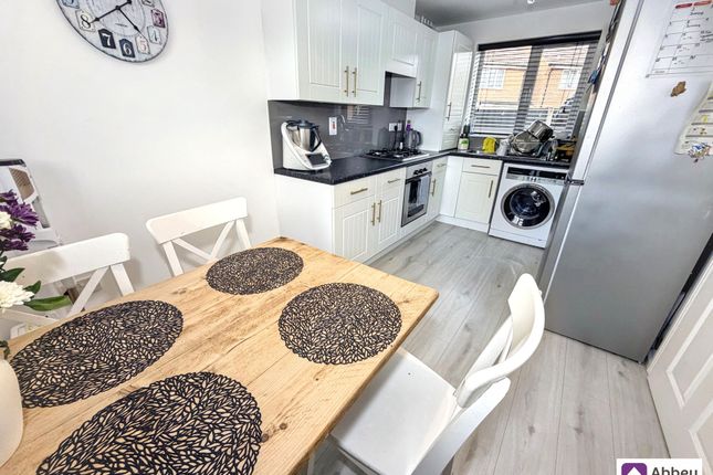 16 Newbiggin Place, Leicester photo 3
