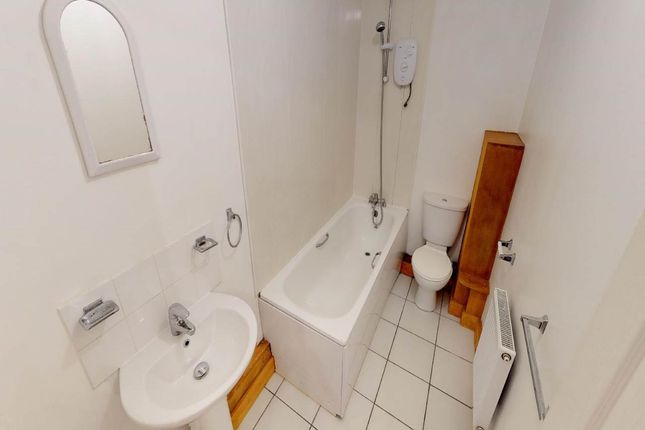 Flat 3, 276 Portswood Road, Southampton photo 2