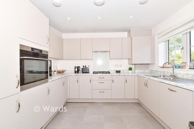 24, Weavering Court, Maidstone photo 3
