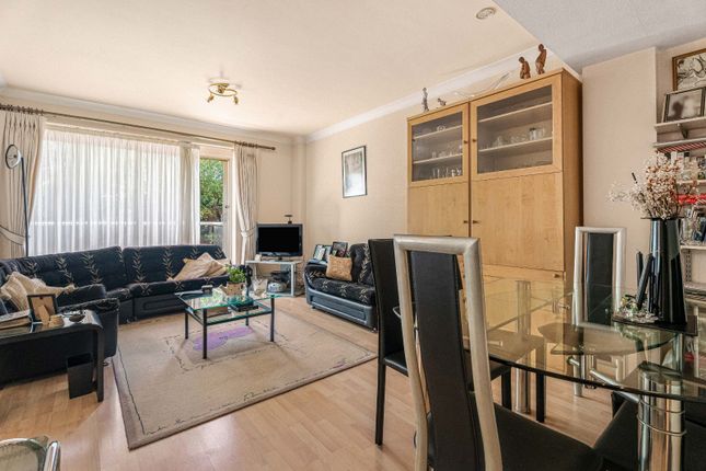 3, Oak Lodge Close, Greater London photo 4