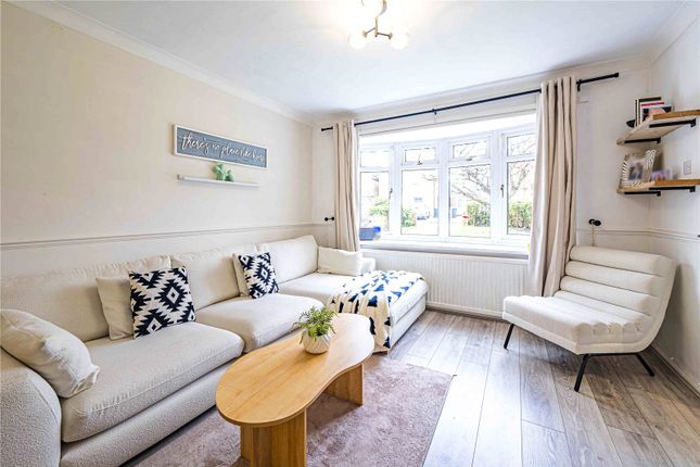 5, Grange Close, Hemel Hempstead photo 3