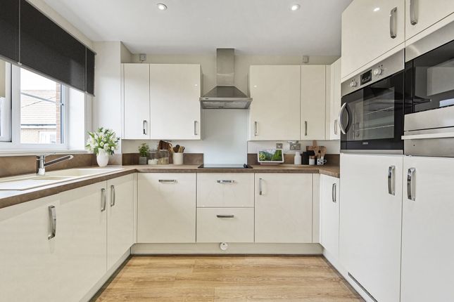 EAVES COURT TWO BEDROOM, The Retreat, Princes Risborough photo 4