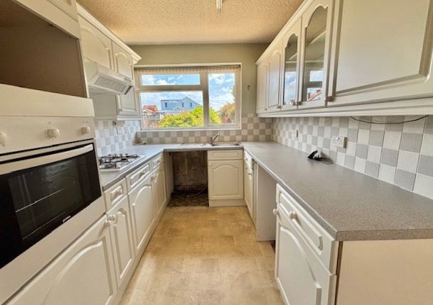 12 Tythe Barn Road, Selsey photo 3