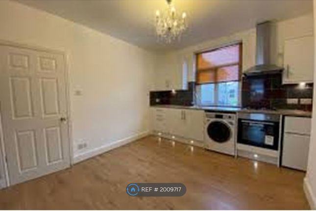 Flat to rent in Top Floor Grosvenor Rd, Bristol BS2