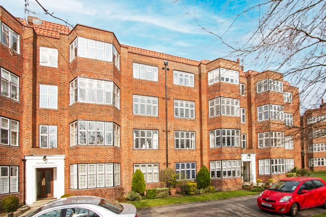 Flat for sale in Highlands Heath, London