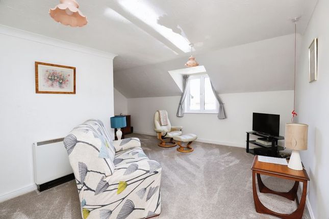 Flat for sale in Spencer Court, Banbury