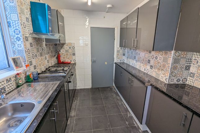 18 (Rooms), Paddock Road, Neasden photo 5