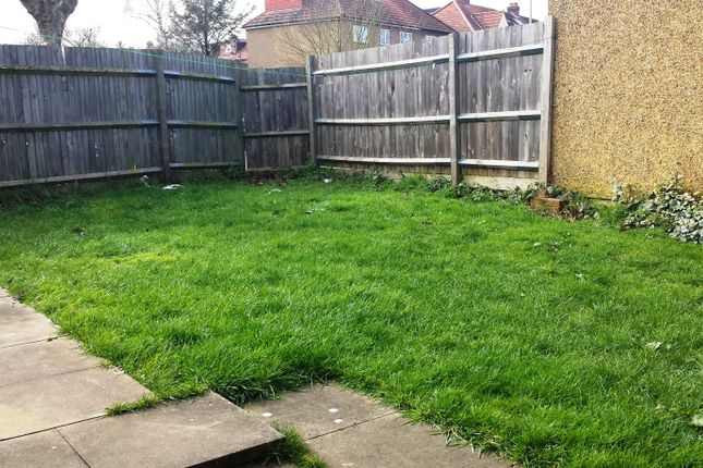 8A, Chessington photo 4