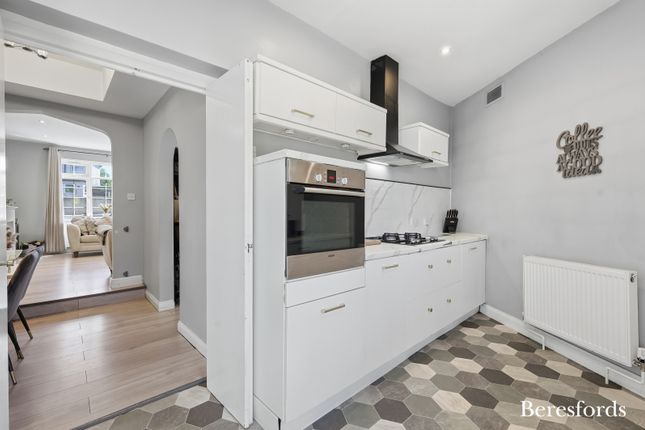 4, Crescent Avenue, Hornchurch photo 3