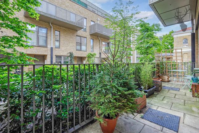 Flat for sale in St. Clements Avenue, London