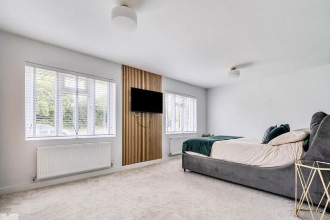 340, Christchurch Road, West Parley photo 4