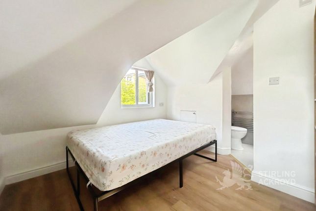 Room 2, 168a, Walnut Tree Close, Surrey photo 4