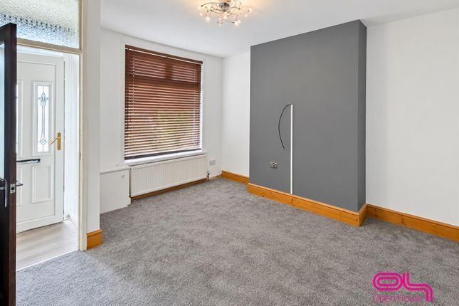 109, Morris Green Lane, Bolton photo 2