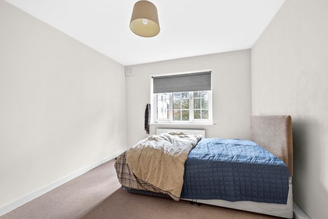 Flat for sale in Spencer Road, Raynes Park