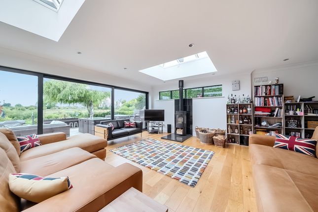 7B, The Avenue, Wraysbury photo 3