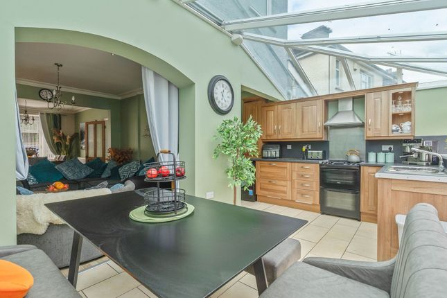 7 St. Brides Crescent, Newport photo 2