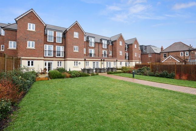 Flat for sale in London Road, Knebworth