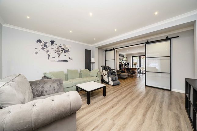 8, Howard Close, London photo 2