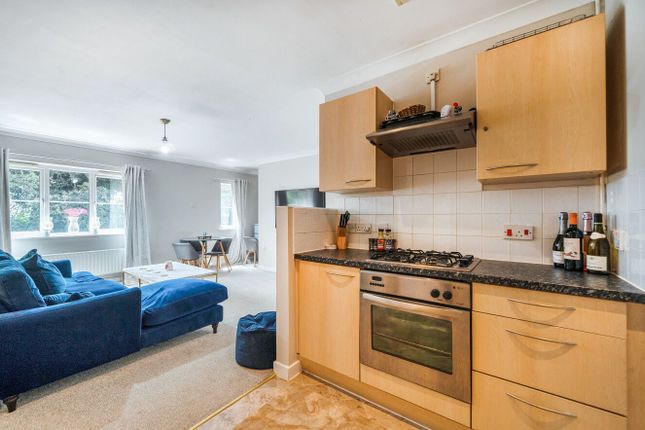 2, Roberts Way, Cranleigh photo 4