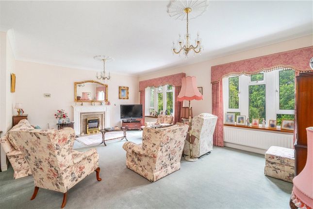 14 Hampton Court,, Grove Road, West Yorkshire photo 2