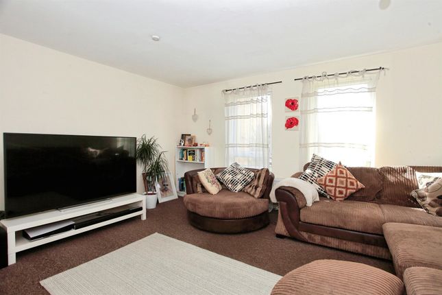 14, Medworth, Peterborough photo 3