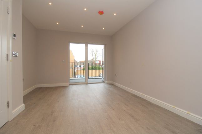 Flat 7, 72, Ravenscar Road, Surbiton photo 3