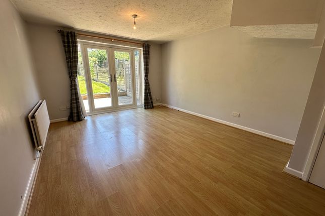 34 Kingfisher Way, Stowmarket photo 2
