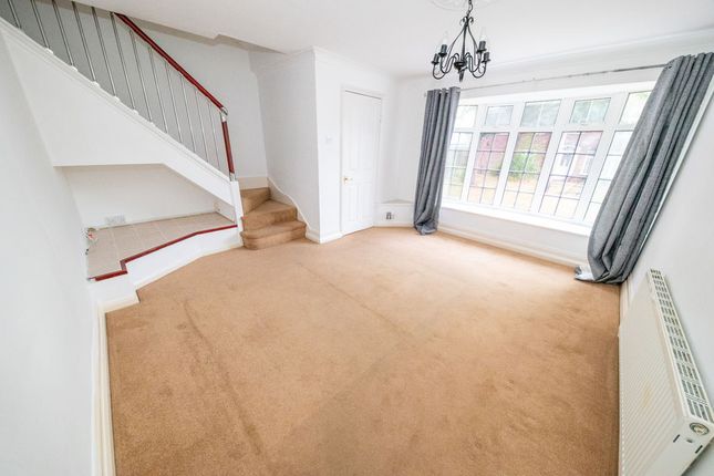 16, Holman Close, Cowplain photo 3