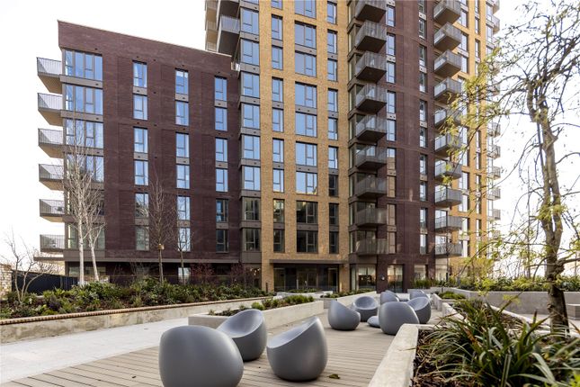 Flat for sale in The Lock, Greenford Quay, Greenford