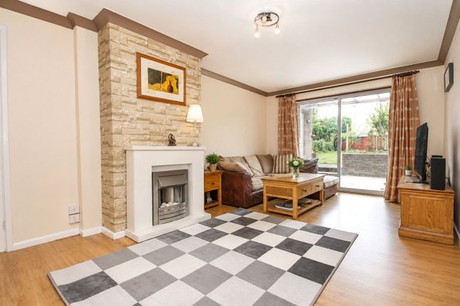 7, Hammond Road, Woking photo 4