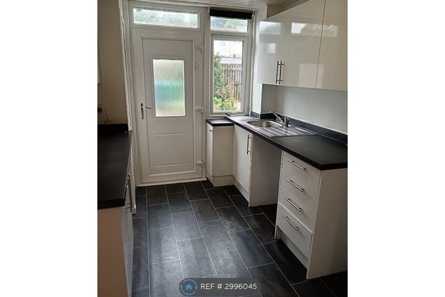 Muirfield Drive, Glenrothes photo 4