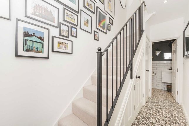 9 Hayloft, 17A, Seely Road, London photo 4