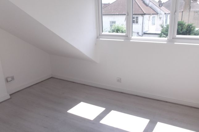 10, Mountfield Road, Finchley photo 4