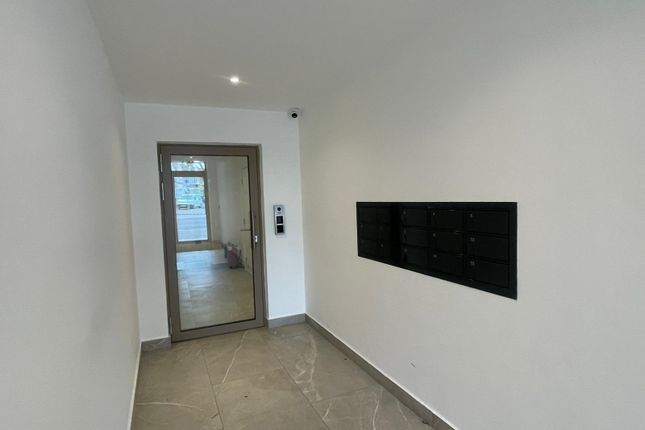 Flat 7, 651 High Road Leyton, London photo 3