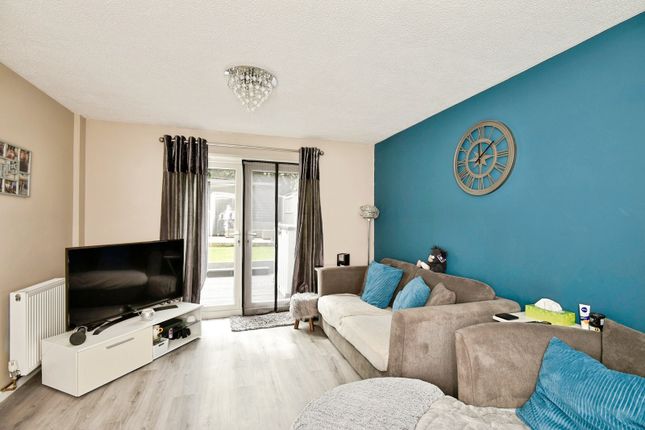 55, Anne Boleyn Close, Sheerness photo 3